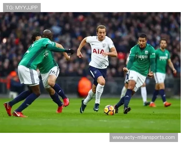 凯恩禁区弧顶接球直接抽射——把握瞬间的技艺与装备之力