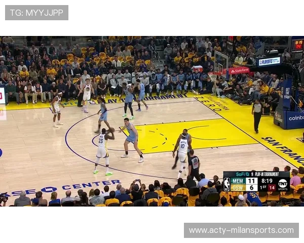 库里连环妙传精准落点,勇士全队加速比赛