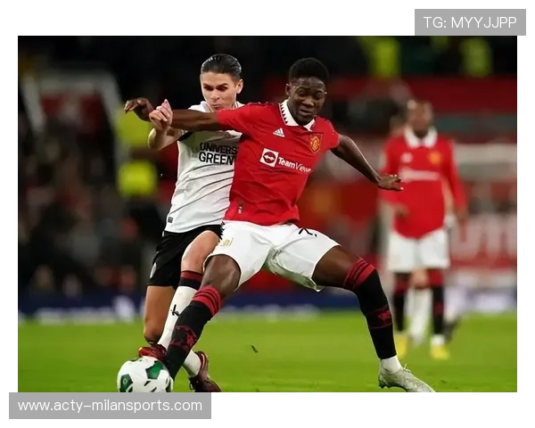 曼联在训练中强化“二过一”接应配合，前场创造力提升