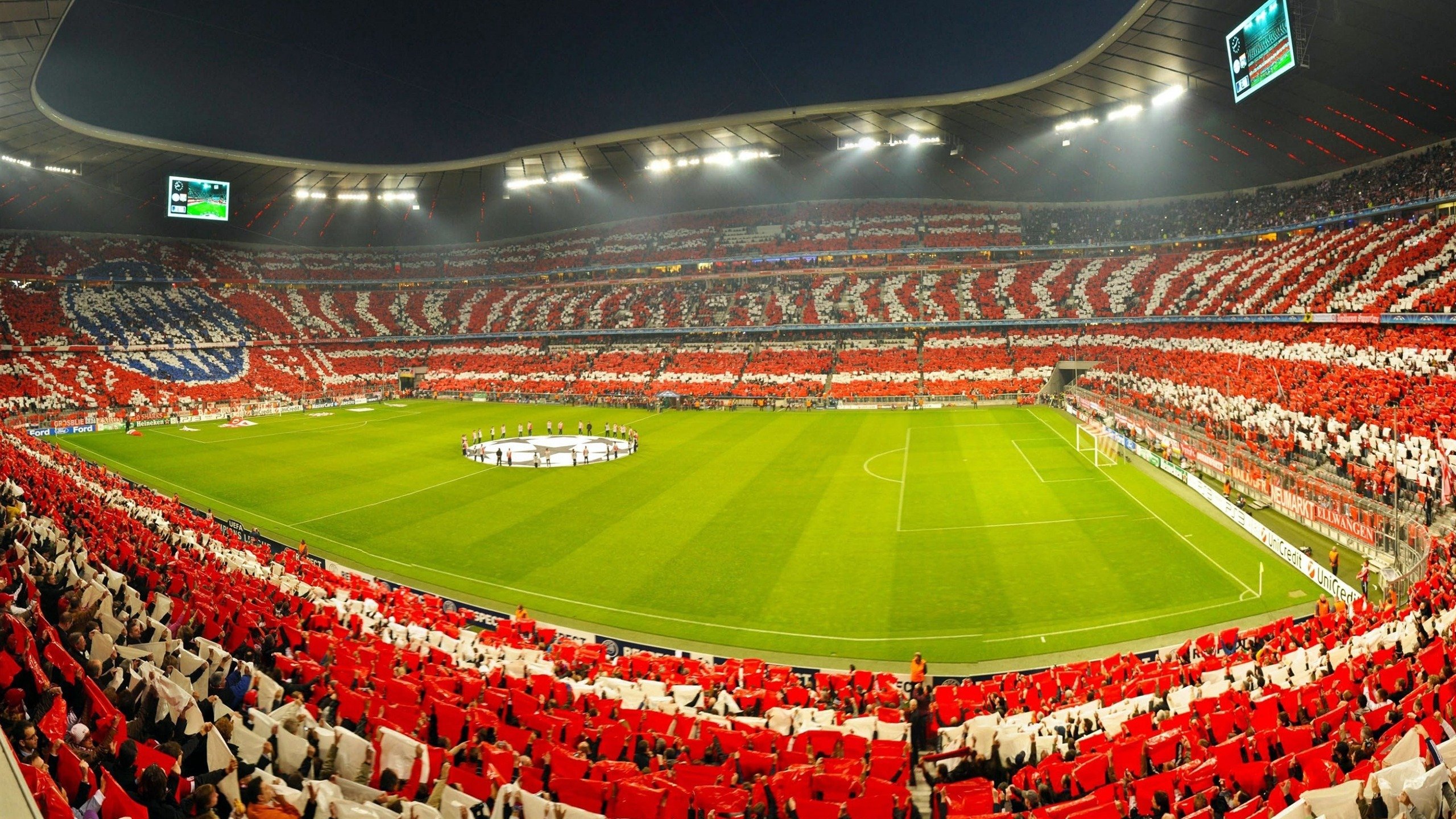 成年人足球联赛激战正酣,全民运动热潮,成人足球标准尺寸