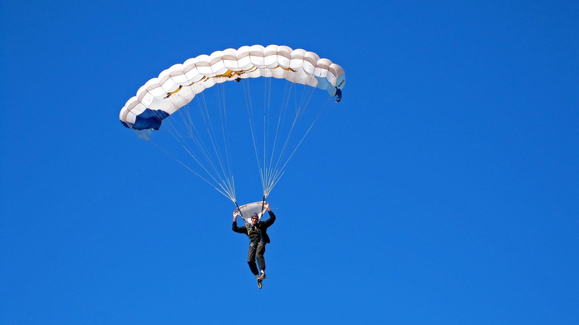 校园足球技能展示日活动引发学生广泛关注与参与，足球技能展示展示什么好